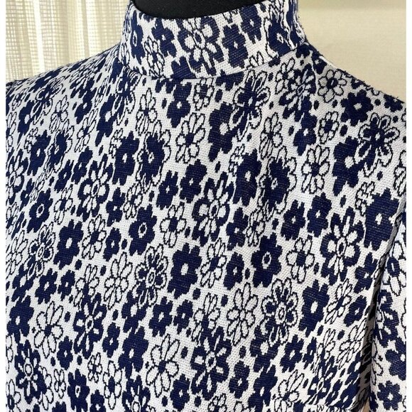 Vintage 70s top, crazy daisies, navy blue short sleeves shirt - Picture 2 of 9